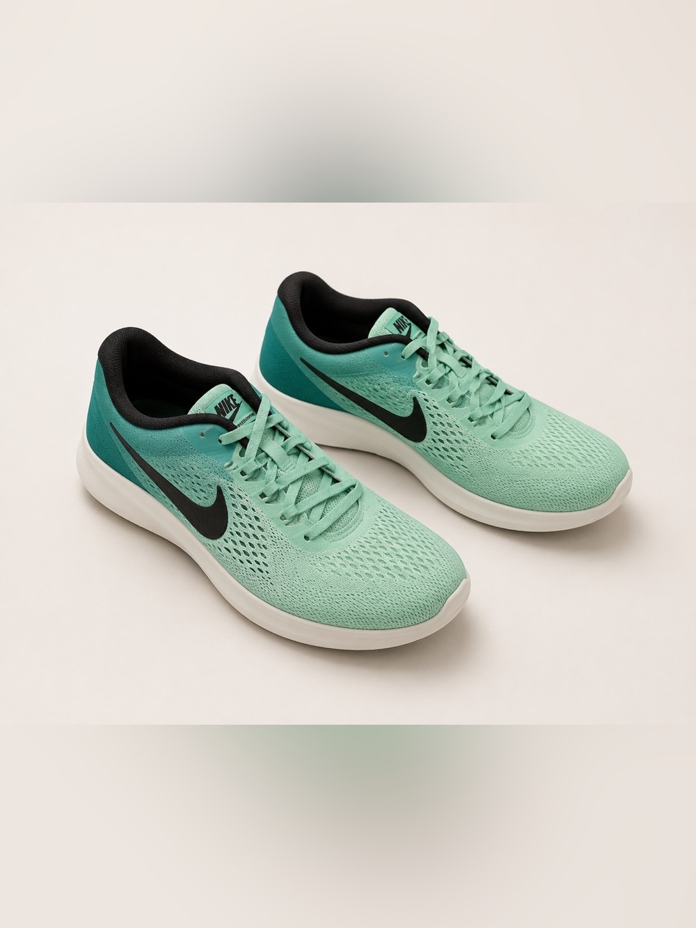Green Nike free run sneakers size 8.5